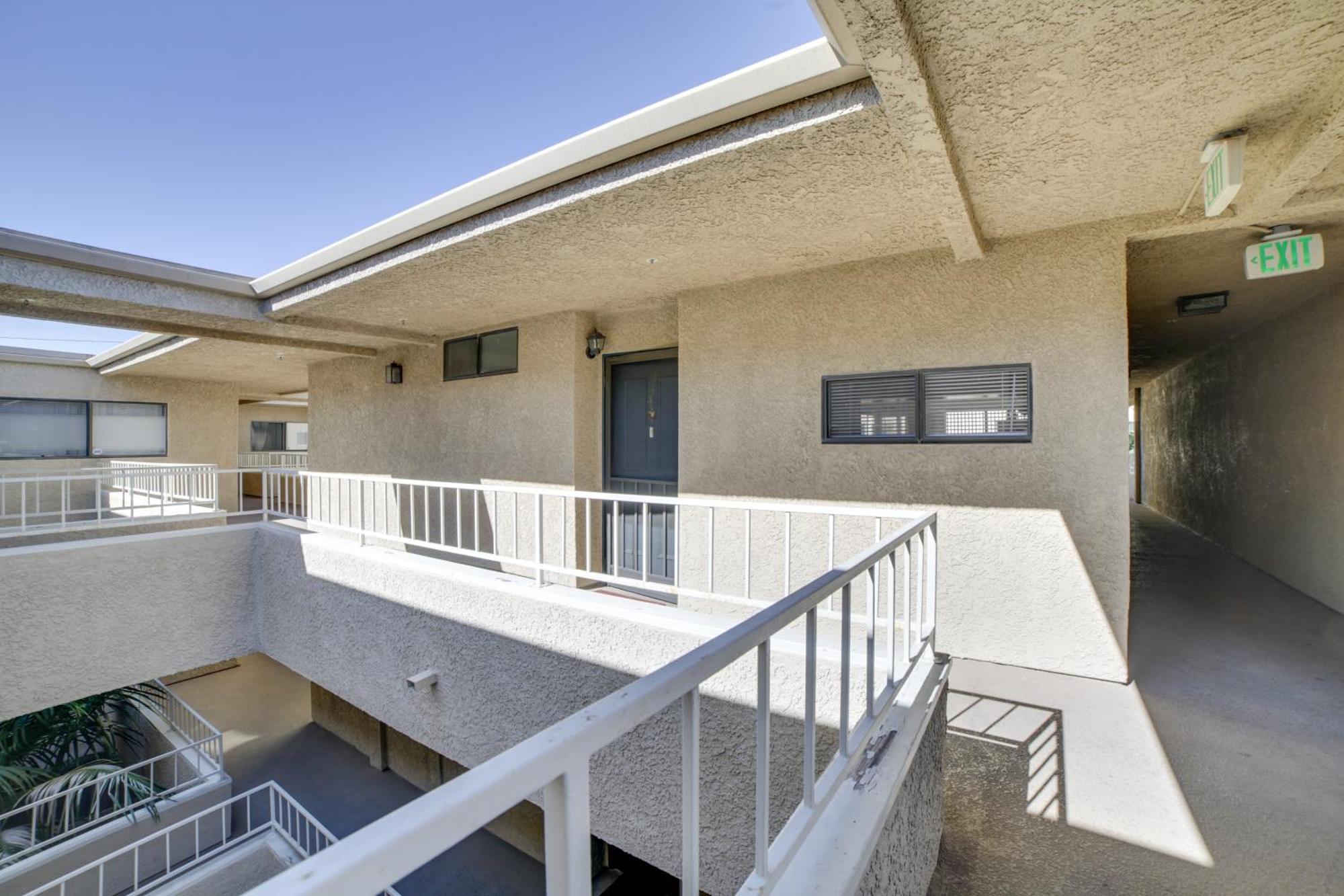 Long Beach Unit With Balcony And Pool Less Than 1 Mi To Ocean! Exterior foto