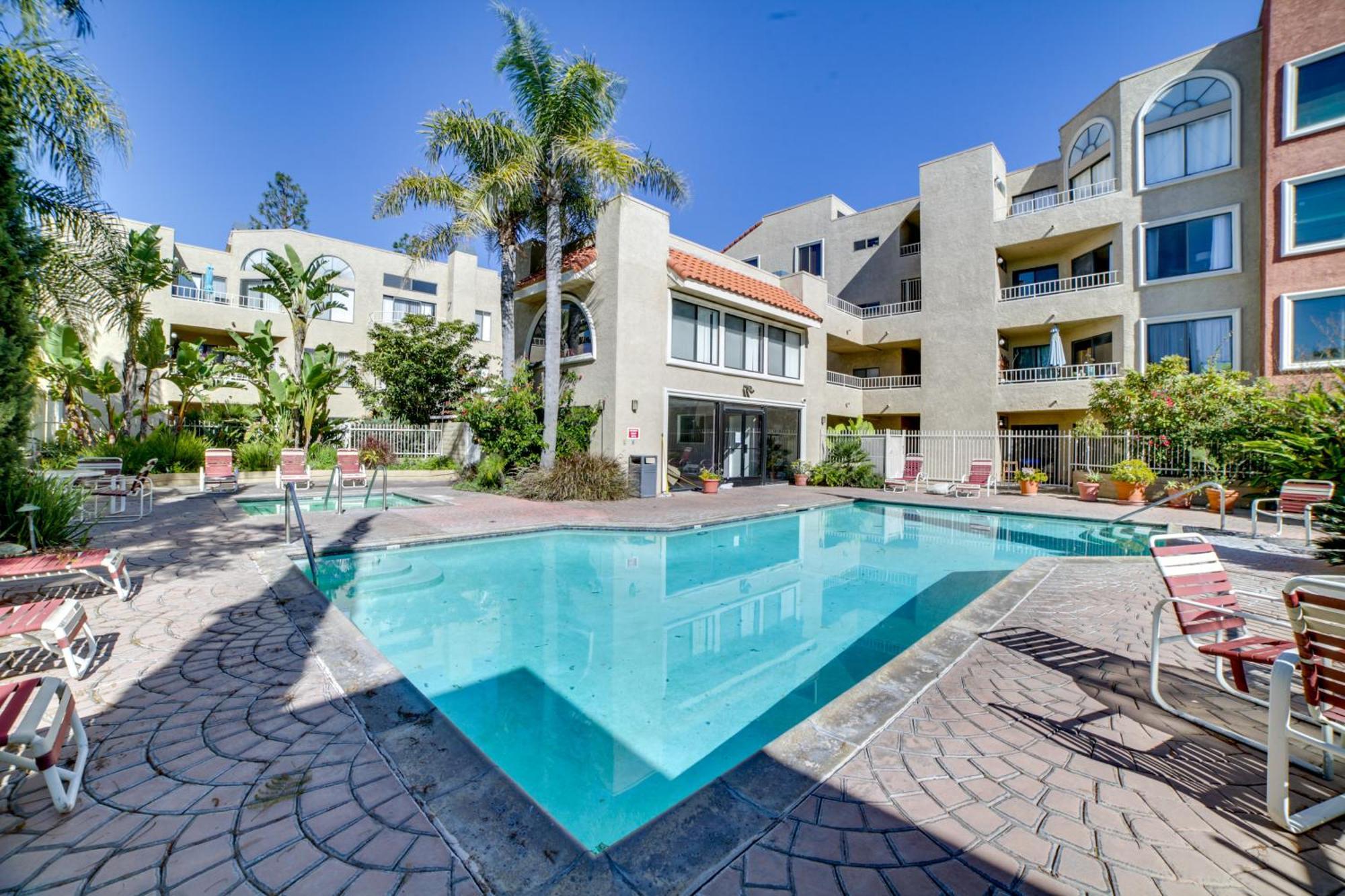 Long Beach Unit With Balcony And Pool Less Than 1 Mi To Ocean! Exterior foto